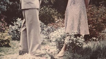 Kebersamaan Ratu Elizabeth II dengan sang Ayah, Raja George VI. Foto: (Bored Panda).