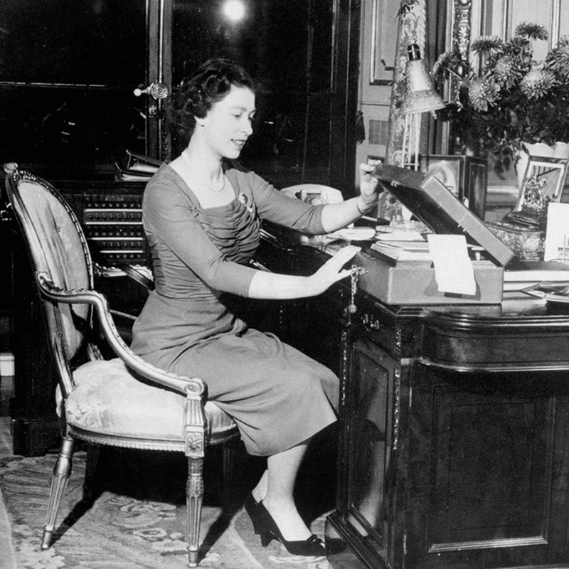 Potret Masa Muda Ratu Elizabate II yang Berkharisma