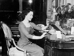 Potret Masa Muda Ratu Elizabeth II yang Berkharisma