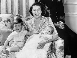 Potret Masa Muda Ratu Elizabeth II yang Berkharisma