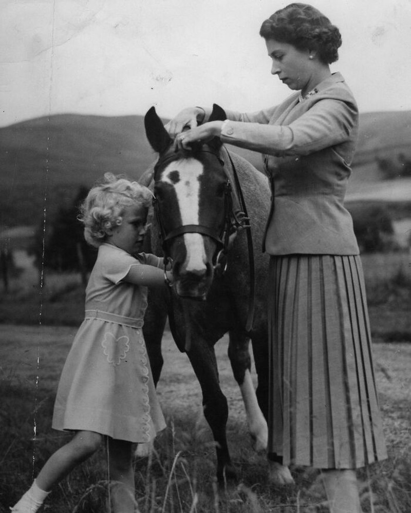 Potret Masa Muda Ratu Elizabate II yang Berkharisma