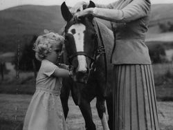 Potret Masa Muda Ratu Elizabeth II yang Berkharisma