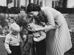 Potret Masa Muda Ratu Elizabeth II yang Berkharisma