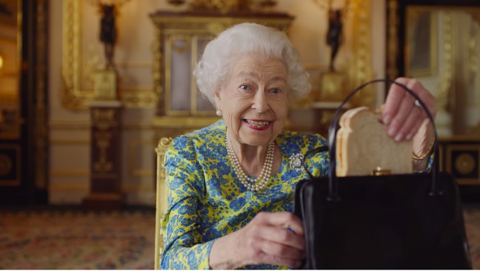 Kenangan terakhir Paddington Bear bersama Ratu Elizabeth II
