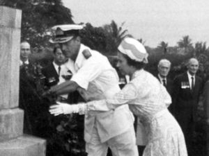 Gaya Ratu Elizabeth II ke Indonesia, Serba Putih Ziarah ke Menteng Pulo