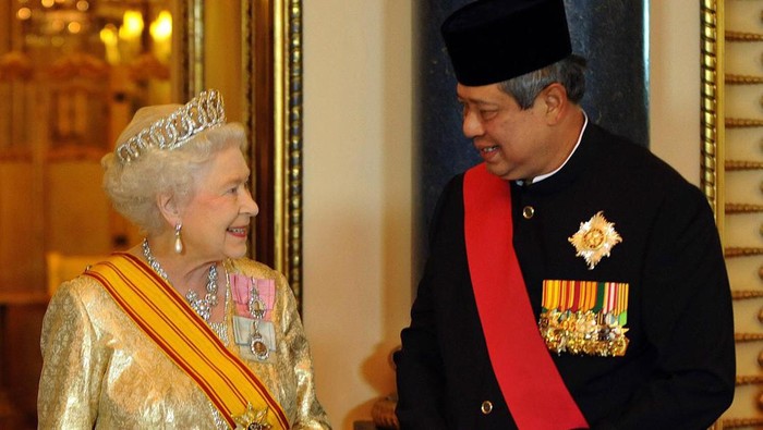 SBY dan Ratu Elizabeth II saat kunjungan ke Inggris