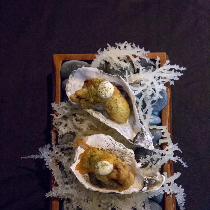 Ada Oyster Tempura hingga Tuna Tartare yang Lembut Segar di Sini