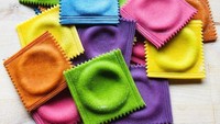 Agak nyentrik, Linda nicholson membentuk ravioli menjadi tak biasa. Bertepatan dengan peringatan hari HIV/AIDS sedunia, ravioli ini dibuat menyerupai alat kontrasepsi. Foto: Instagram/saltyseattle