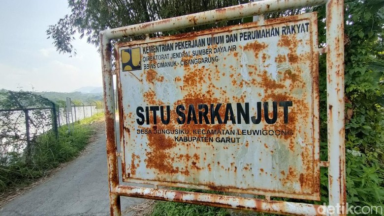Situ Sarkanjut di Garut. Situ Sarkanjut di Garut.