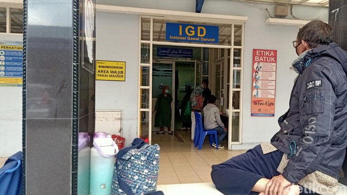 Suasana rumah sakit tempat evakuasi korban kecelakaan maut bus dan mobil di Wonosobo, Sabtu (10/9/2022).