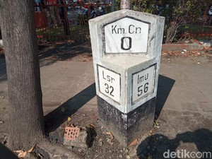 Warga Ingin Tugu 0 KM Kota Cirebon Bersolek