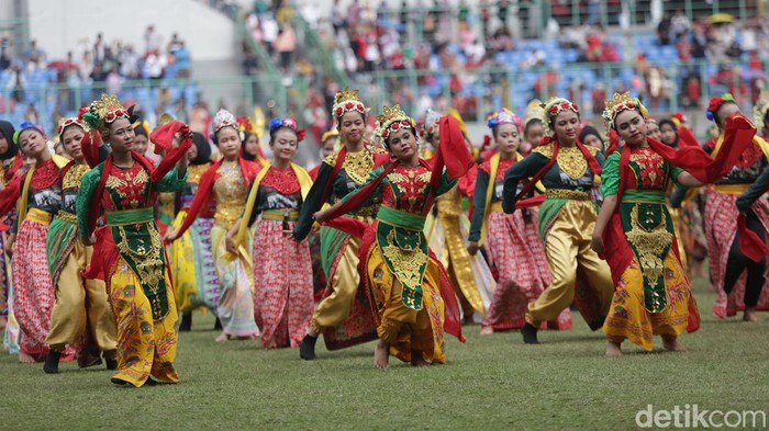 Tumpah Ruah Ragam Kebudayaan di Pesona Nusantara Bekasi Demi melestarikan kebudayaan khas Indonesia digelar acara bertajuk Pesona Nusantara Bekasi Keren di Stadion Patriot Chandrabhaga, Bekasi.