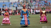 Terlihat sejumlah peserta tampil bak Ondel-ondel khas kebudayaan Ibu Kota.