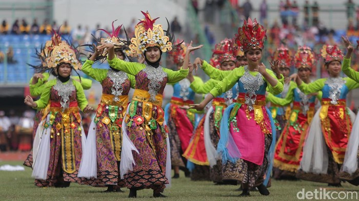 Demi melestarikan kebudayaan khas Indonesia digelar acara bertajuk Pesona Nusantara Bekasi Keren di Stadion Patriot Chandrabhaga, Bekasi.