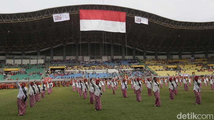 Tumpah Ruah Ragam Kebudayaan di Pesona Nusantara Bekasi Demi melestarikan kebudayaan khas Indonesia digelar acara bertajuk Pesona Nusantara Bekasi Keren di Stadion Patriot Chandrabhaga, Bekasi.