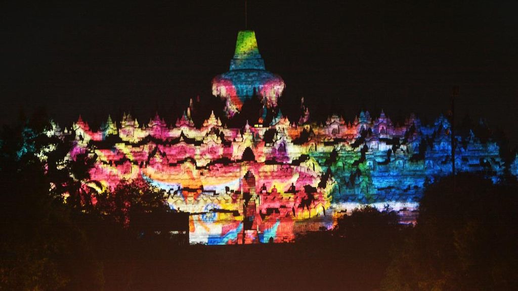 Melihat Lagi Video Mapping Candi Borobudur yang Memukau