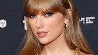 Dalam kesempatan itu, Taylor Swift membagikan kisahnya sebagai penulis lagu dan penyanyi. (Foto: Amy Sussman/Getty Images) 