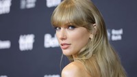 Taylor Swift datang ke TIFF 2022 untuk mengisi sesi bertajuk In Conversation With... Taylor Swift. (Foto: Amy Sussman/Getty Images) 