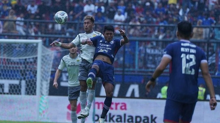 Arema FC vs Persib Bandung.
