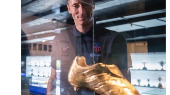 Memandang sepatu emas, apakah ketajaman Lewy tetap terjaga sampai akhir tahun? Foto: Twitter