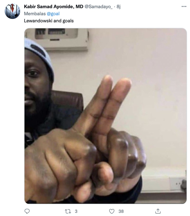 Barcelona kembali memetik kemenangan. Robert Lewandowski ujuk kemampuan dengan golnya dan kini membuat tim Catalan memuncaki klasemen La Liga.