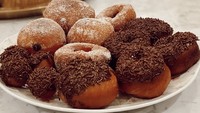 Bukti lain kalau BCL doyan baking adalah terdapat tagar #bclbaking di Instagram. Di sini ia memamerkan berbagai kreasinya, termasuk donat rumahan ini yang tampak empuk!