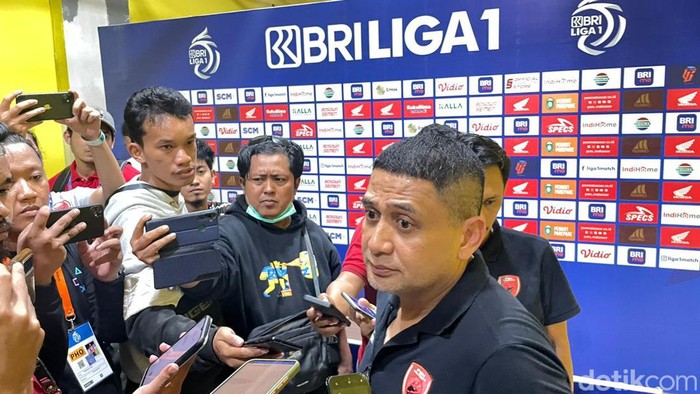 Direktur Utama PSM Makassar Munafri Arifuddin pada sesi prescon usai melawan Persebaya Surabaya
