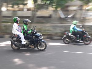 Susah Move On, Banyak Orang Tetap Naik Ojol Meski Tarif Naik