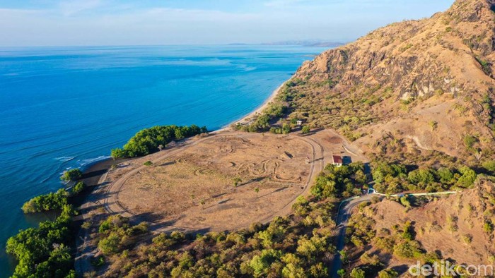 Eksostisme Tanjung Bastian, Surga Kecil di Perbatasan RI-Timor Leste Wini, NTT, menyimpan berbagai keindahan alamnya. Jika ke sini, datanglah ke Tanjung Bastian.