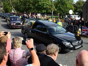Bukan Mobil Inggris, Ini Mobil Jenazah yang Bawa Ratu Elizabeth II