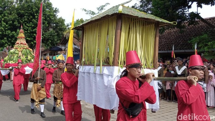Grebeg Lowano di Purworejo, Minggu (11/9/2022).