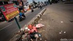 Jorok! Median Jalan Dewi Sartika Ciputat Jadi Tempat Buang Sampah