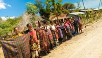 Untuk sotis, motif ini biasanya dikenakan untuk sehari-hari, sedangkan futus dipakai saat acara adat. Sementara buna, motif ini disebut menjadi motif paling bagus dan biasanya dipakai saat acara pesta atau kumpul resmi.