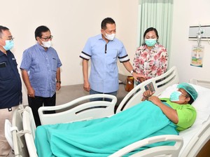 HUT ke-60, Ketua MPR Gelar Baksos Pengobatan Katarak Gratis di Bali