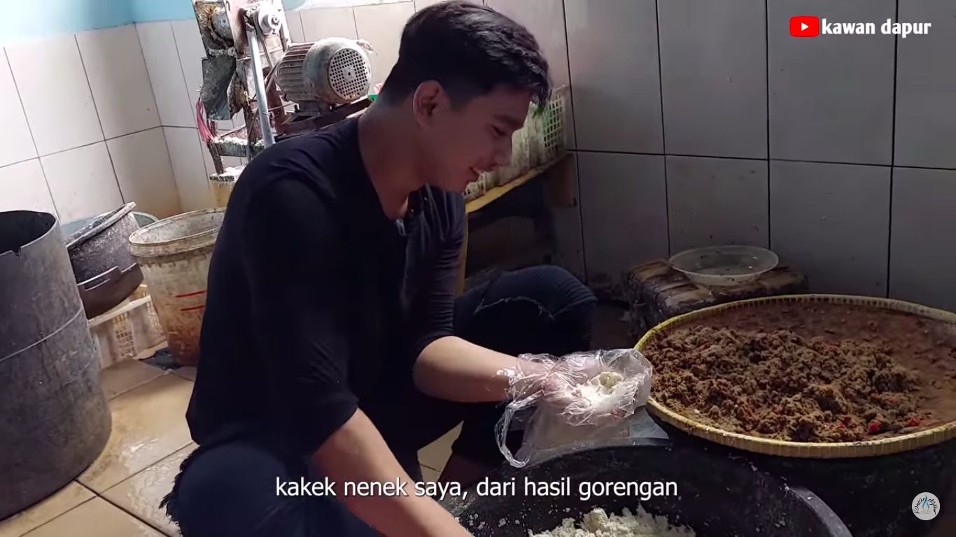 Kisah sukses penjual gorengan tampan