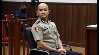 Sidang kode etik terhadap Kompol Baiquni Wibowo telah rampung pada Jumat (2/9). Kompol Baiquni diberhentikan tidak dengan hormat dari Polri.Pemberhentian tidak dengan hormat dari anggota kepolisian, kata Kadiv Humas Polri Irjen Dedi Prasetyo kepada wartawan di Mabes Polri, Jumat (2/9).Dedi mengatakan sanksi etika untuk Kompol Baiquni adalah pelanggaran sebagai perbuatan tercela. Kompol Baiquni juga dikenai sanksi untuk ditempatkan di tempat khusus. (Polri TV)