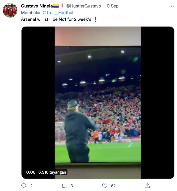 Liga Inggris Meme fans Liga Inggris tidak bisa nonton bola akhir pekan ini karena diliburkan untuk menghormati mangkatnya Ratu Elizabeth II.