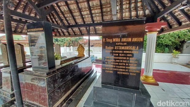 Makam leluhur Bupati Bandung.