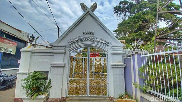 Makam leluhur Bupati Bandung.
