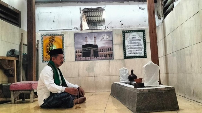 makam Mbah Kapiludin di Jalan Kupang Gunung Timur surabaya
