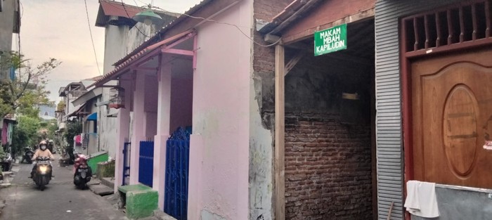 makam Mbah Kapiludin Jalan Kupang Gunung Timur surabaya