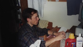 Beberapa minggu kemudian, mereka berpacaran, dari tahun 1994 sampai tahun 1995. Mereka bahkan saling berkunjung ke keluarga masing-masing. Foto: Philadelphia Inquirer