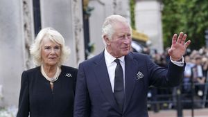 7 Gaya Camilla, Selingkuhan yang Kini Jadi Permaisuri Saat Tugas Pertamakali