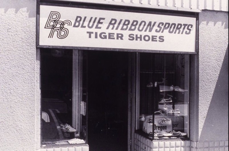 Produk Pertama Perusahaan Terkenal Dunia