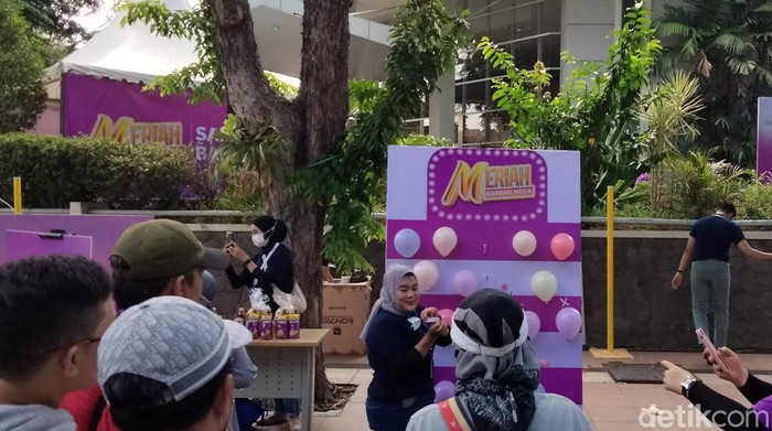 Program Meriah Bareng Bank Mega di car free day Surabaya
