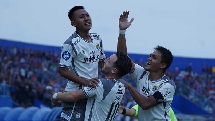 Selebrasi pemain Persib usai Beckham menjebol gawang Arema.