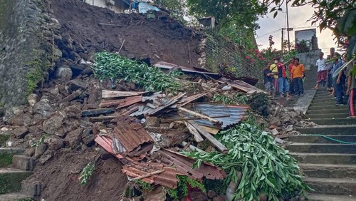 Senderan rumah salah satu warga Banjar Lebah, Desa Dajan Peken, Tabanan yang longsor pada Minggu (11/9/2022) sore