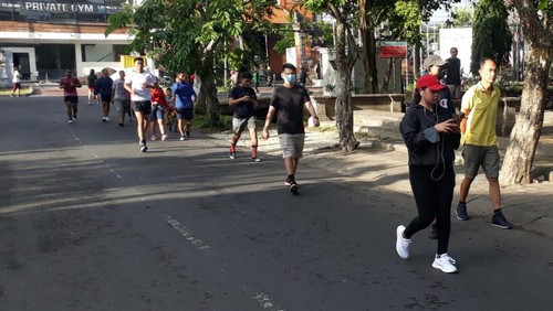 Suasana car free day (CFD) dengan sistem uji coba di Lapangan Renon, Denpasar, Bali, Minggu (11/9/2022).