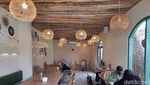 Viral Kafe di Depok dengan Suasana Pantai Bali