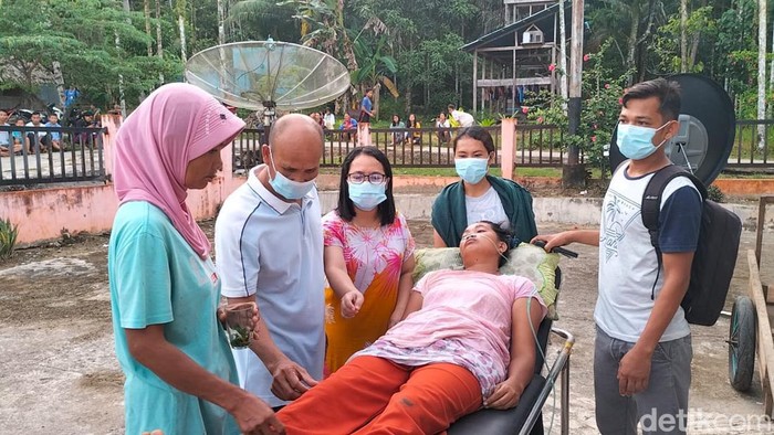 Warga luka akibat gempat Mentawai